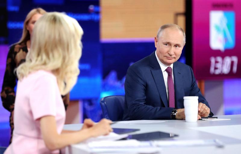 Президент Владимир Путин во время «прямой линии» ответил на актуальные вопросы о коронавирусе: