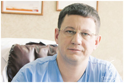 Сердце на ладони. Кардиохирург Сеченовского Университета провел уникальную операцию и спас человека 