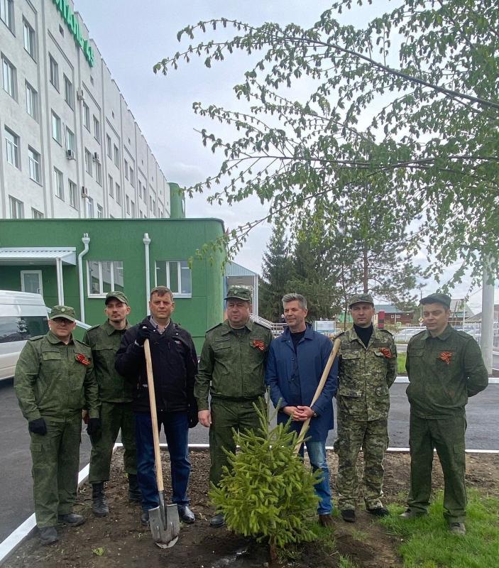 Сегодня, 3 мая, на территории Курганского областного госпиталя для ветеранов войн состоялась посадка елей 